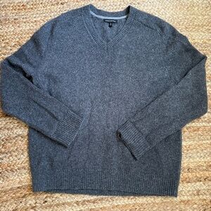 Banana Republic Men’s XL Gray Wool Blend V Neck Sweater